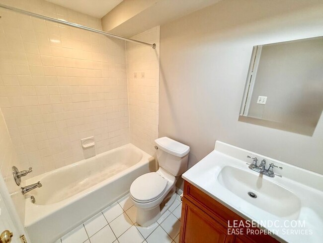 Building Photo - 152 R St NE