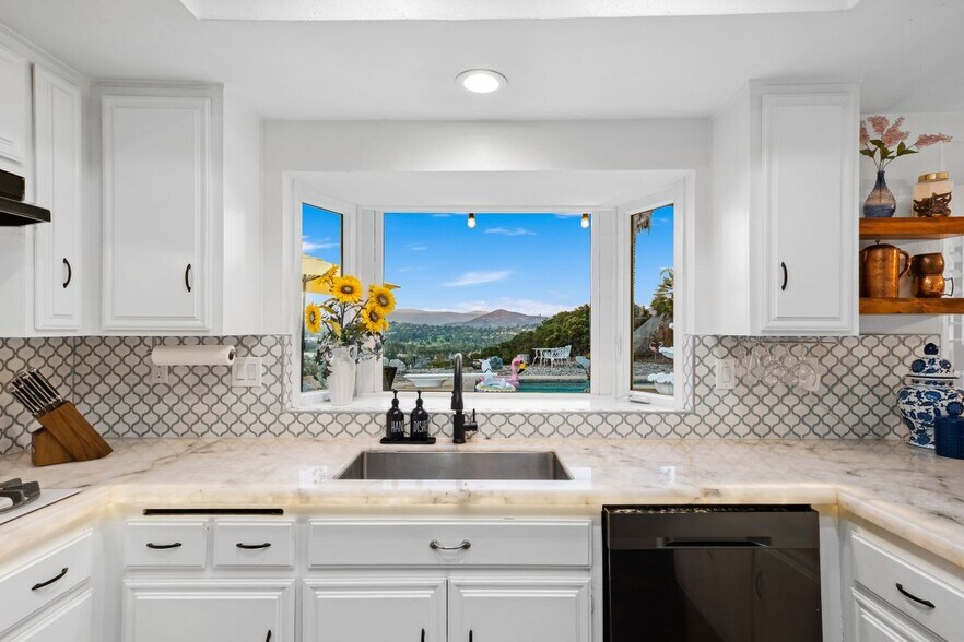 Building Photo - 3426 Lomas Serenas Dr