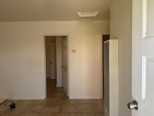 Building Photo - 232 Warren Ave