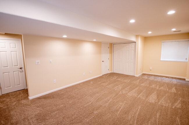 Building Photo - 9952 Melbourne Cir