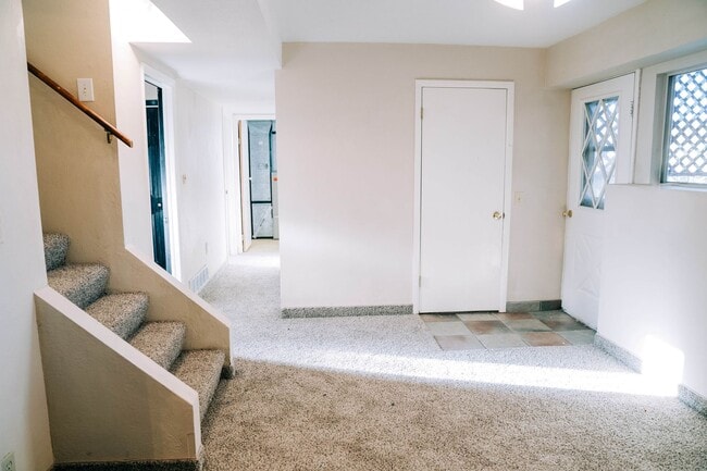 Building Photo - SMALL DOG FRIENDLY!!!  Meadow Street House