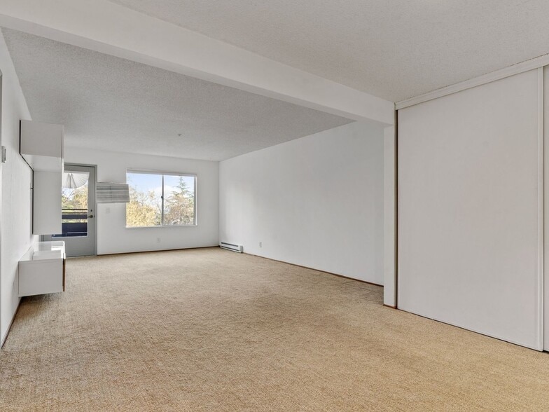 Building Photo - 4008 Farm Hill Blvd