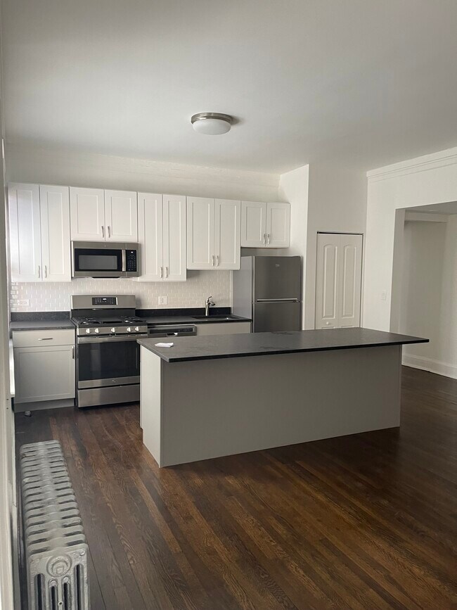 Building Photo - 3030 N. Sheridan Road