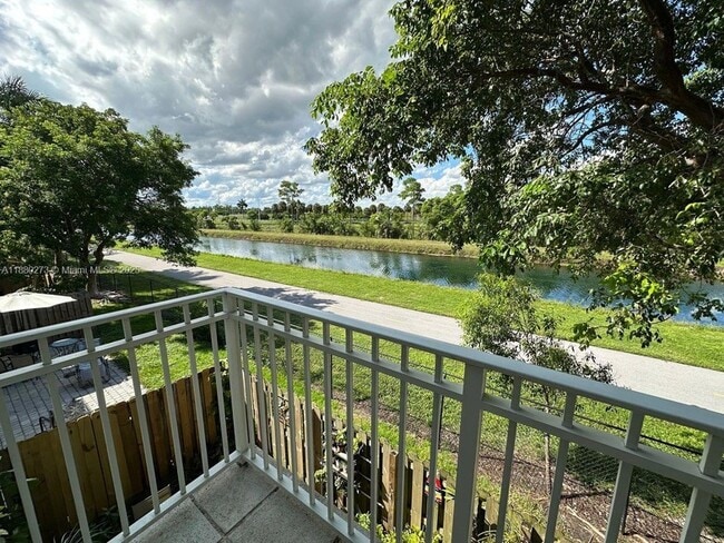 Building Photo - 2641 NE 4th St