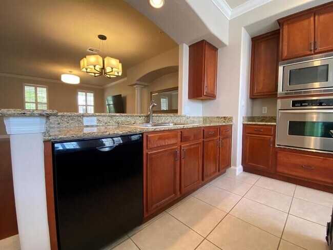 Building Photo - 4570 Virginia Dr