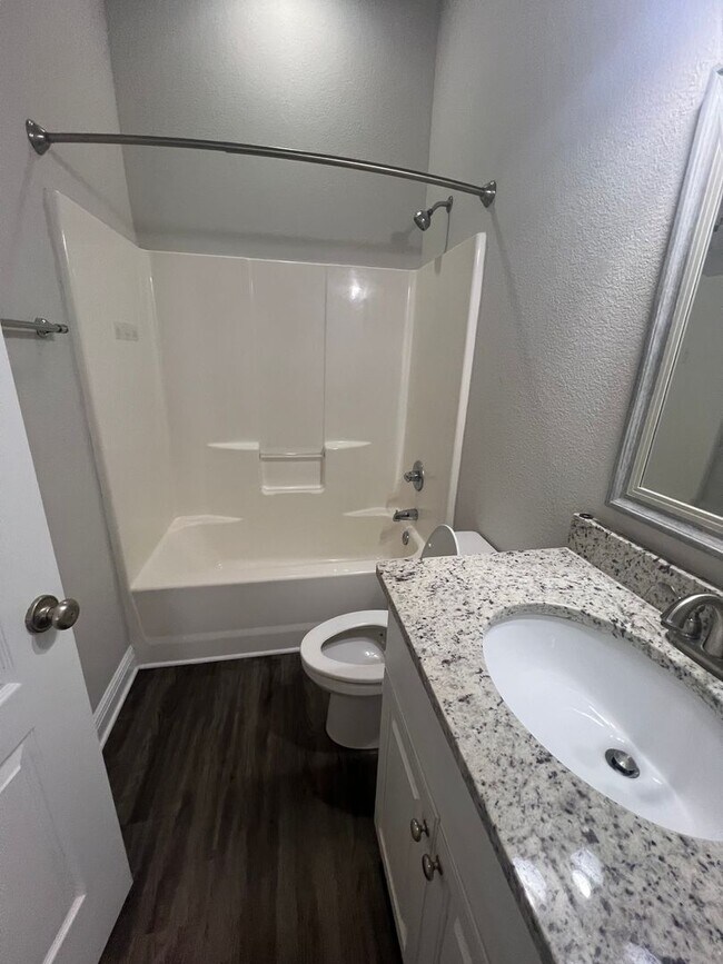 Building Photo - Charming 3/2 Home in Great Neighborhood
