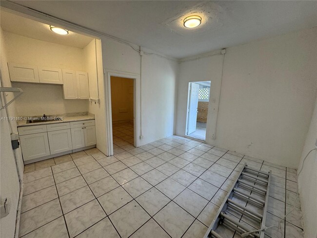 Primary Photo - 2549 NE 190th St