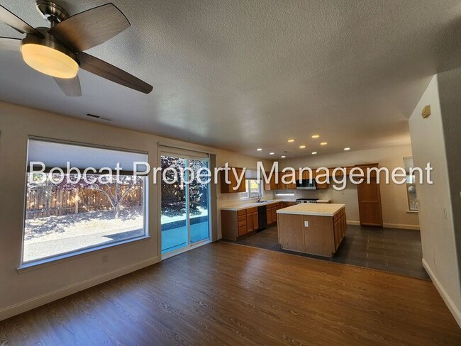 Building Photo - 1240 Flintwood Dr