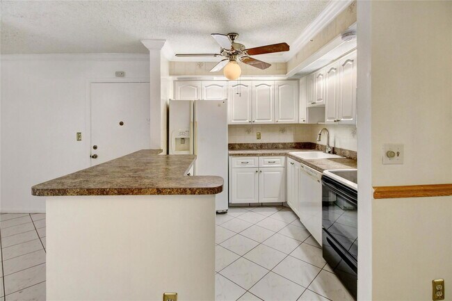 Building Photo - 9926 S Belfort Cir