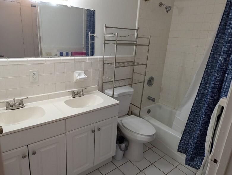 Building Photo - 3600 SW 23rd St