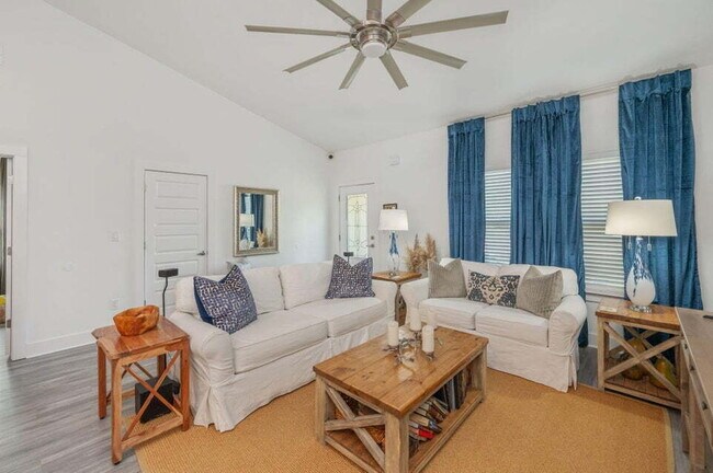 Building Photo - RENTAL 3/2 split floor plan move in ready!