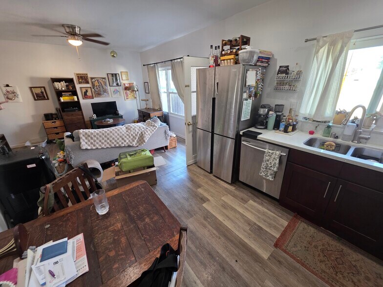 Building Photo - 1139 Loma Ave