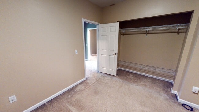 Building Photo - 1st Floor Rearing Facing 3 Bed 2 Bath Condo for Rent