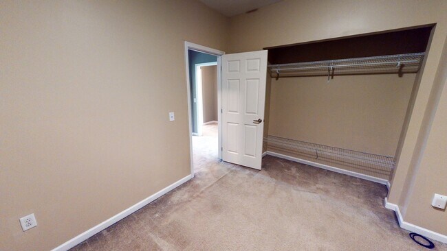 Building Photo - Second Floor Rear View 3 Bedroom in a Gated Community!