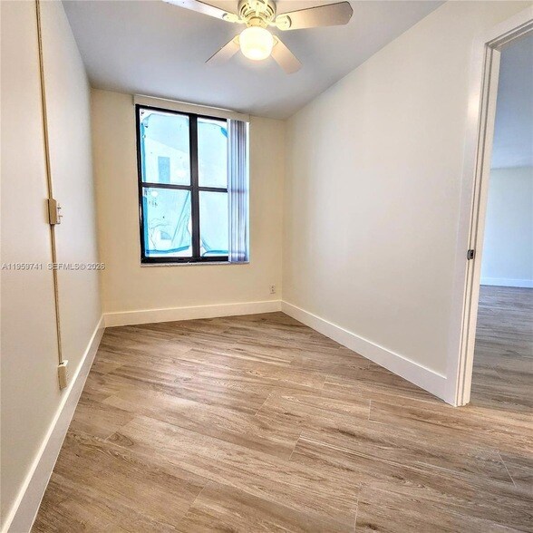 Building Photo - 18181 NE 31st Ct