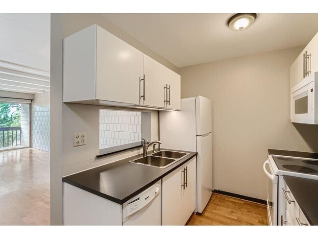 Building Photo - 380 Ramsey St