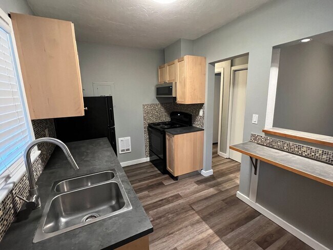 Building Photo - r3008unanderavev