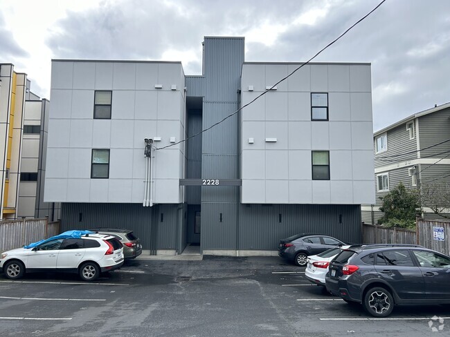 Building Photo - 2228 Yale Ave E