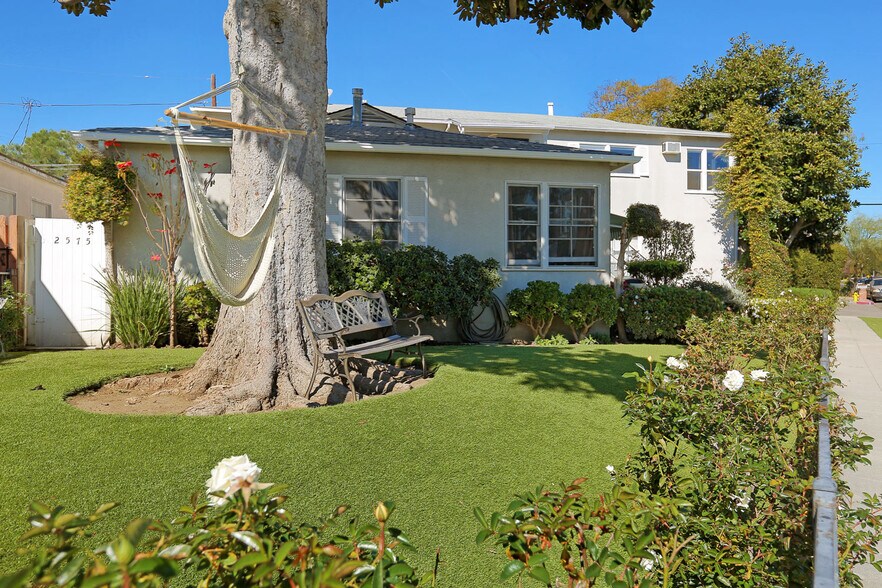 Building Photo - 2577 Granville Ave