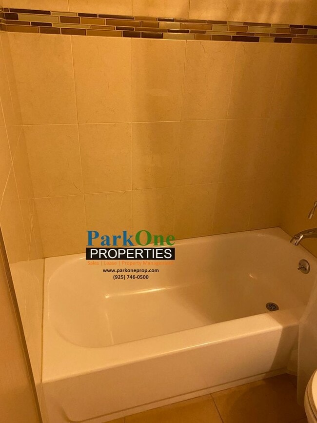 Building Photo - Spacious 2 bed / 2 bath condo in great location.