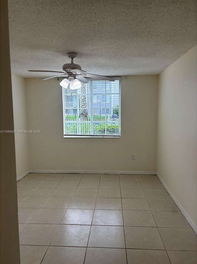 Building Photo - 655 SW 111th Way
