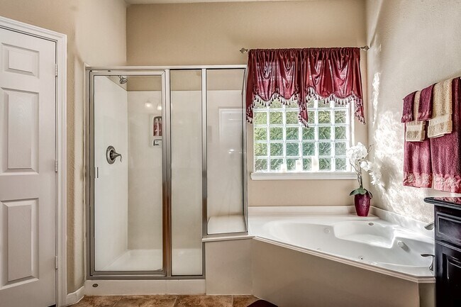 Building Photo - 18318 Hampton Hills Dr