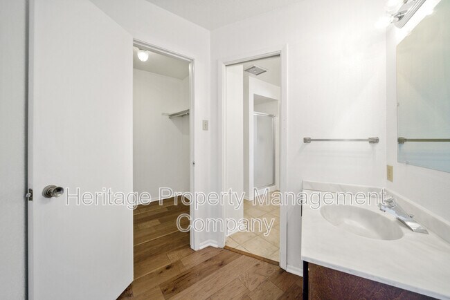 Building Photo - 10958 Crown Pk Ln