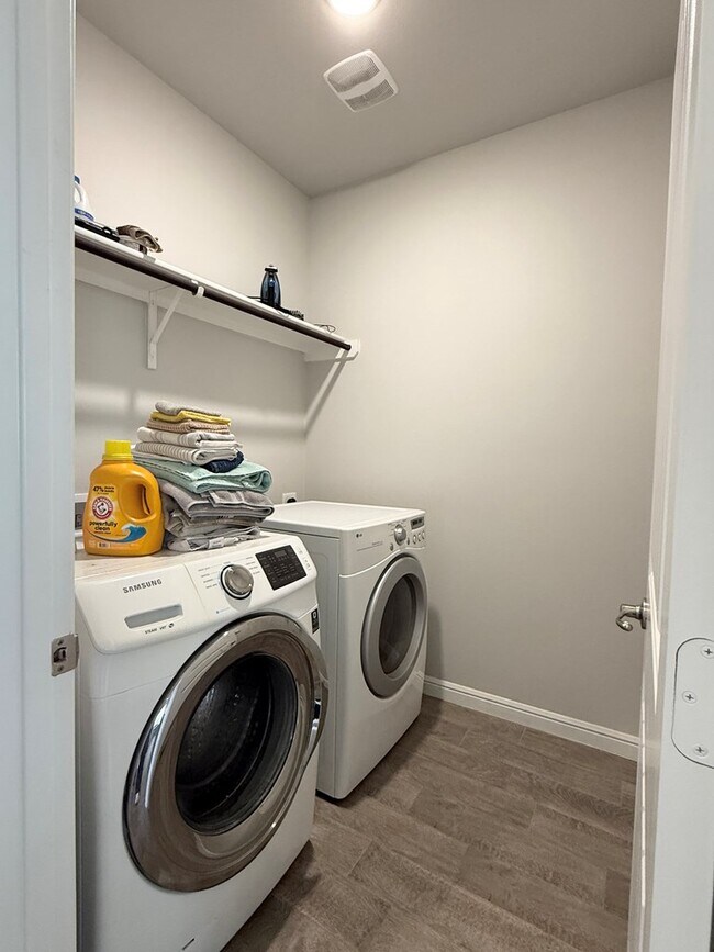 Building Photo - 7104 Thomas Paine Rd