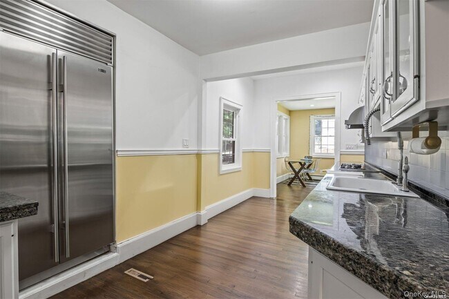 Building Photo - 245 Main St