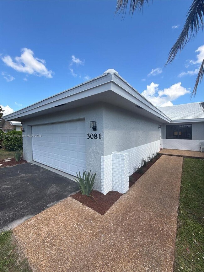 Building Photo - 3081 NW 103rd Ln
