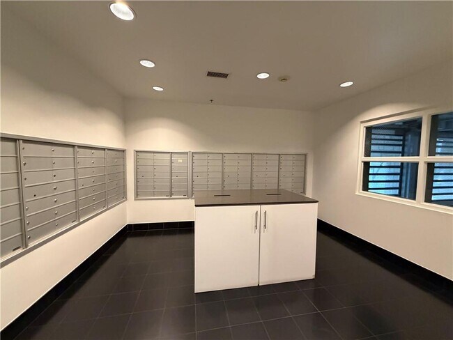 Building Photo - 845 Spring St NW