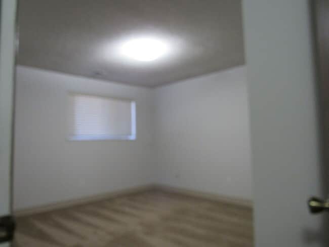 Building Photo - Remodeled Huge 4 Bedroom Townhome