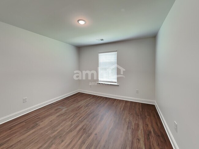 Building Photo - 108 Spruce Cir