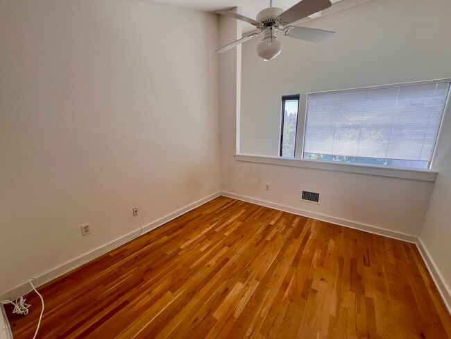 Building Photo - 505 4th St