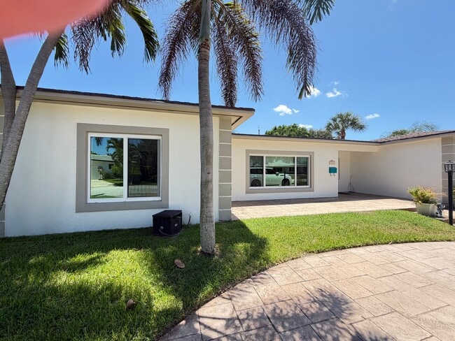 Building Photo - 111 Vassar Dr