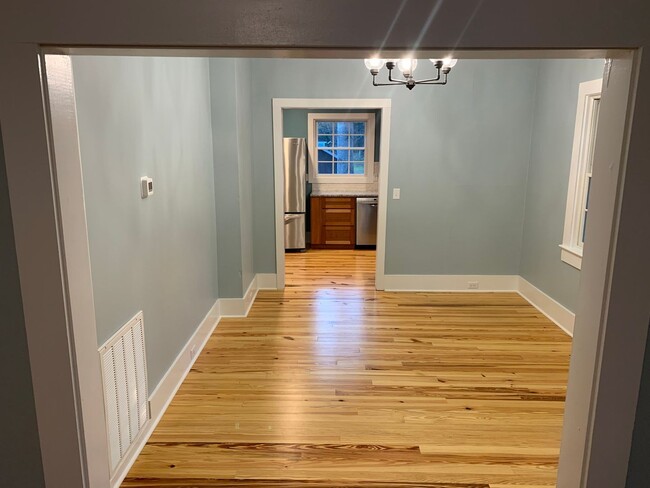 Building Photo - Charming Flat Rock Bungalow