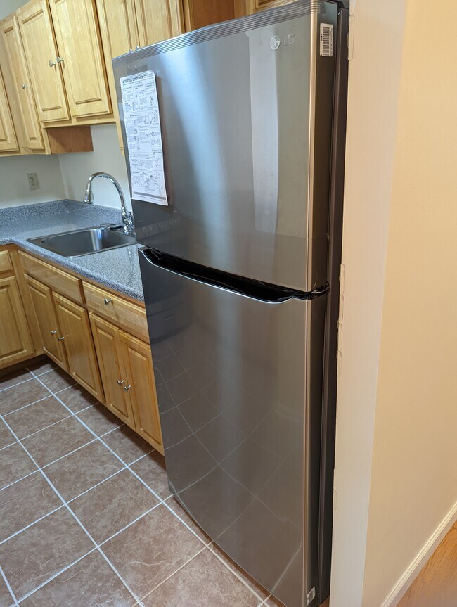 Kitchen ( Fridge ) - 284 Thomas S Boyland St