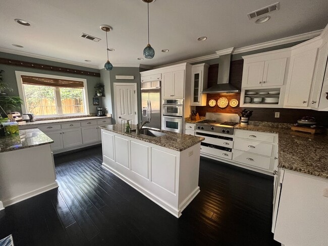 Building Photo - Beautiful 5 Bed 3 Bath Home! Fall 2026!