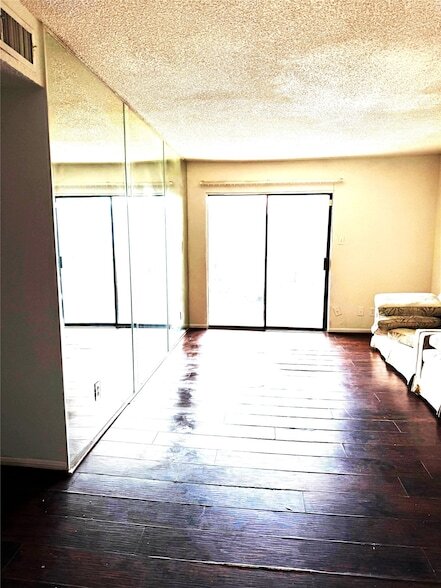 Building Photo - 2830 S Bartell Dr