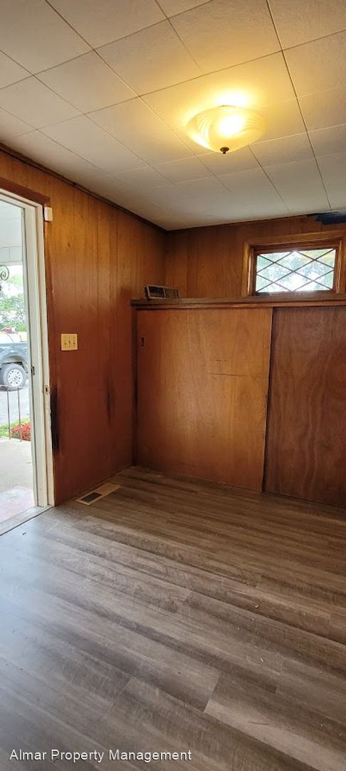 Building Photo - 3 br, 1 bath House - 9108 Township Road K