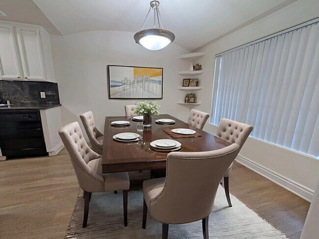 Building Photo - 912 Croft Ave