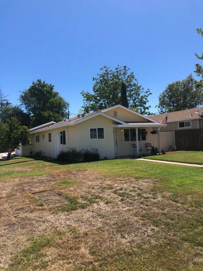 Building Photo - Remodeled Single Family Home!