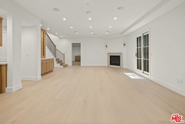 Building Photo - 306 S Anita Ave