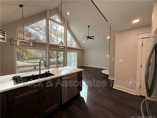 Building Photo - 1610 N Stonegate Dr