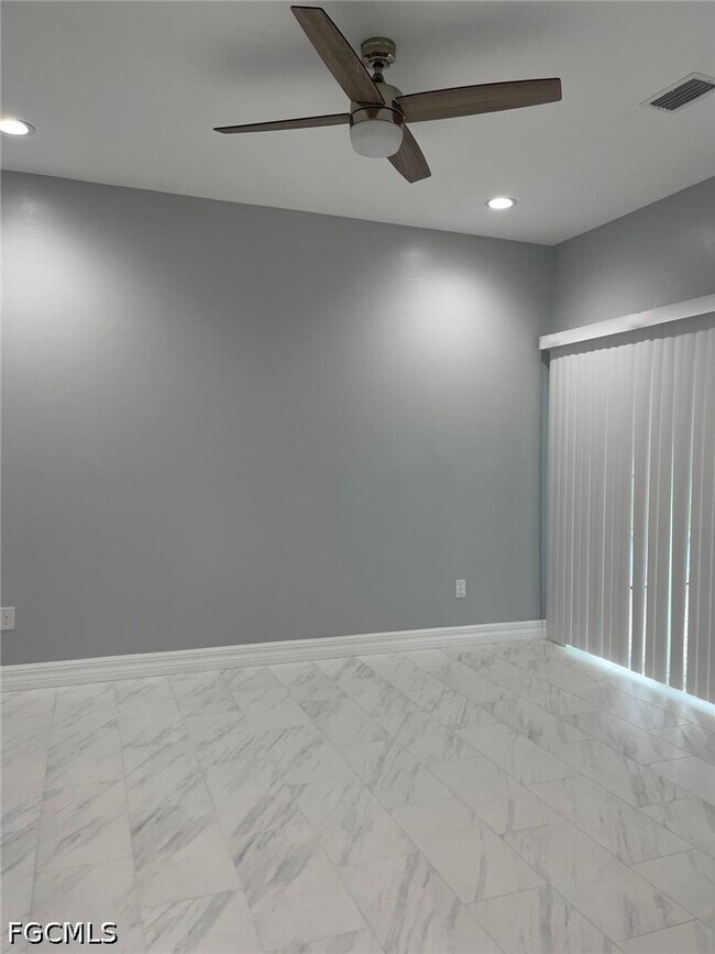 Building Photo - 132 SW 9th Ave