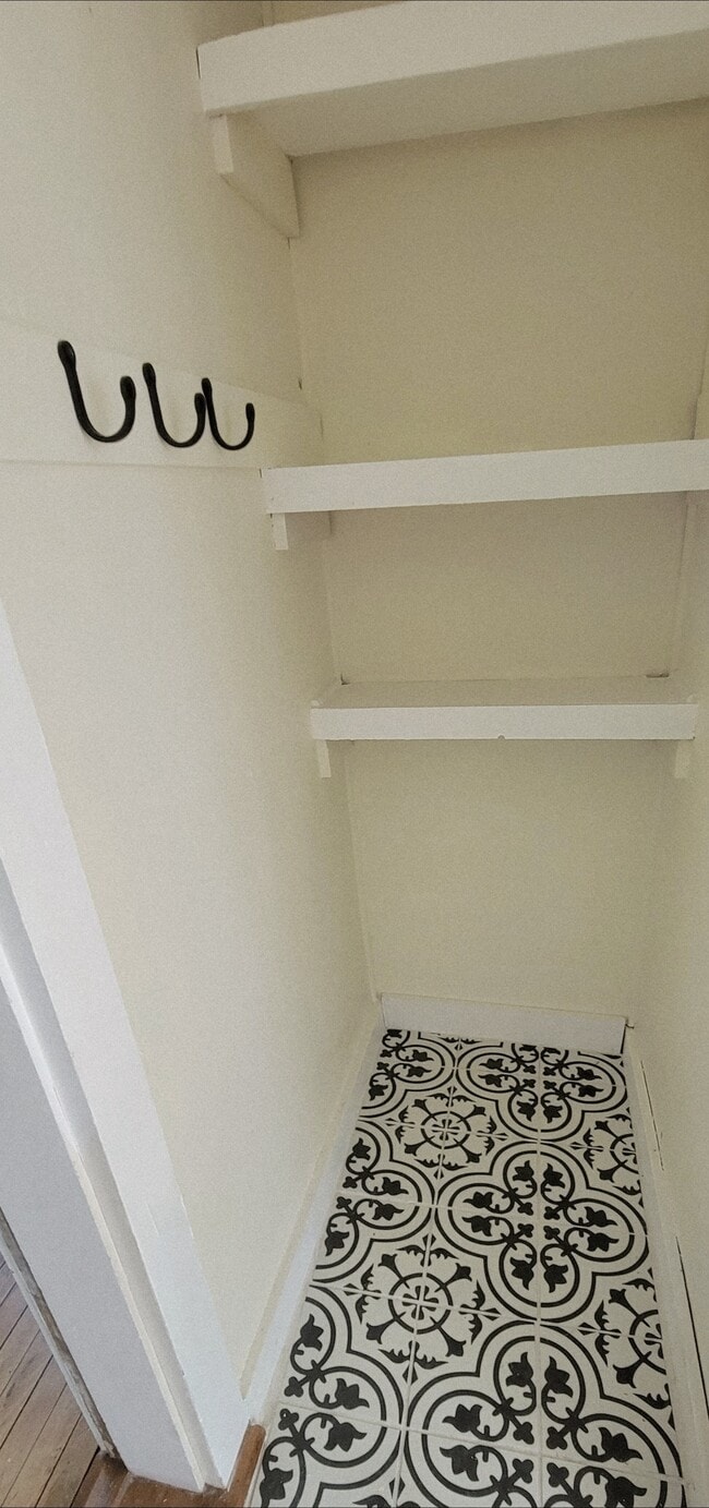 Building Photo - 45 Elm St