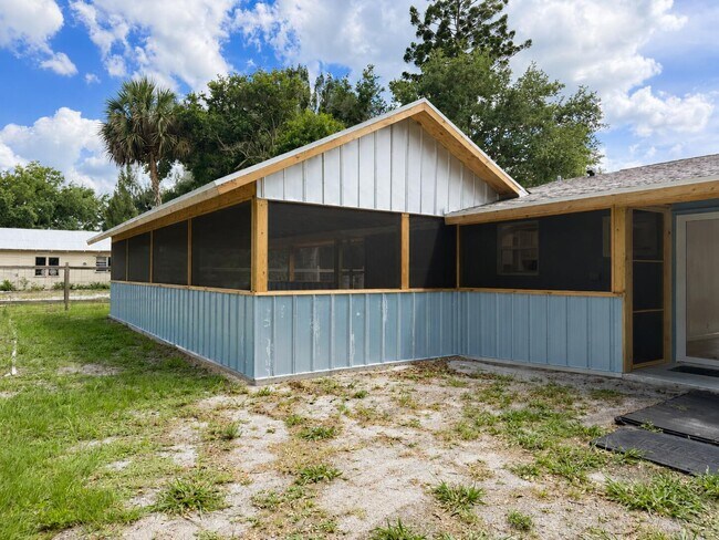Building Photo - 8012 US-1