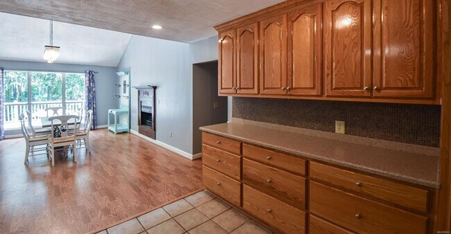 Building Photo - 555 Shady Acres Rd
