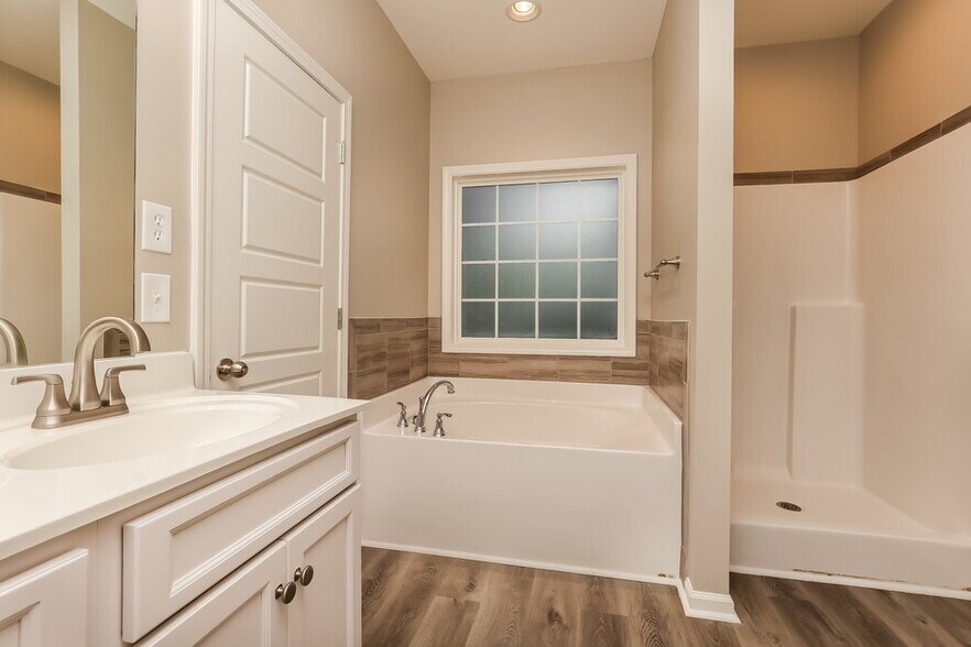 Building Photo - 708 Mitscher Dr