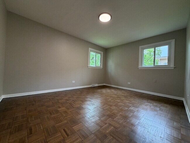 Building Photo - 705 W Fitzhenry Ct